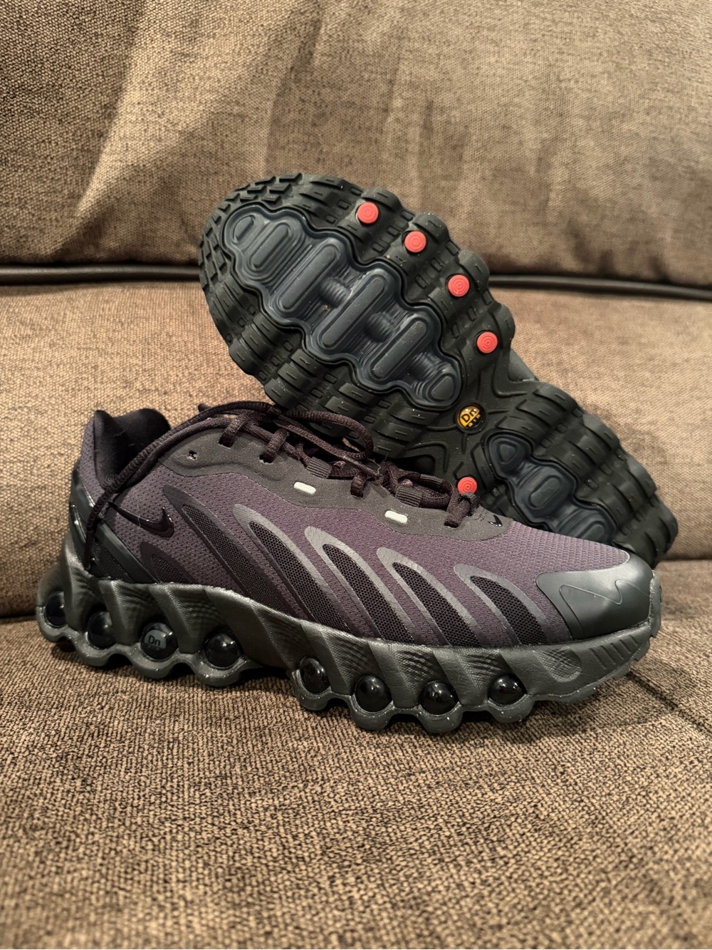 Nike Men's Black and Dark Gray Athletic Running Shoes